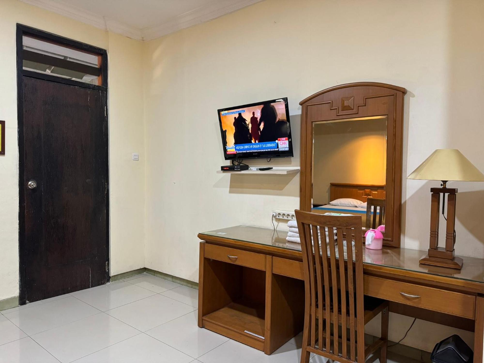 Hotel Priangan Cirebon Esterno foto