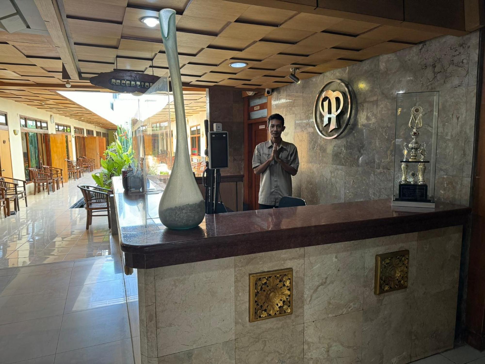 Hotel Priangan Cirebon Esterno foto