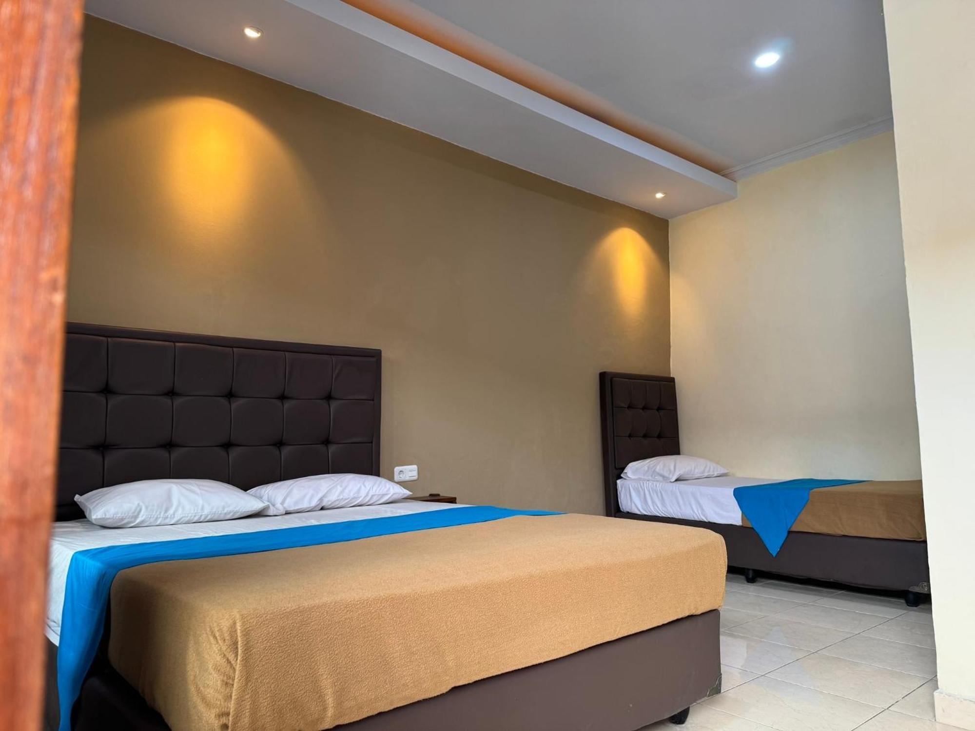 Hotel Priangan Cirebon Esterno foto