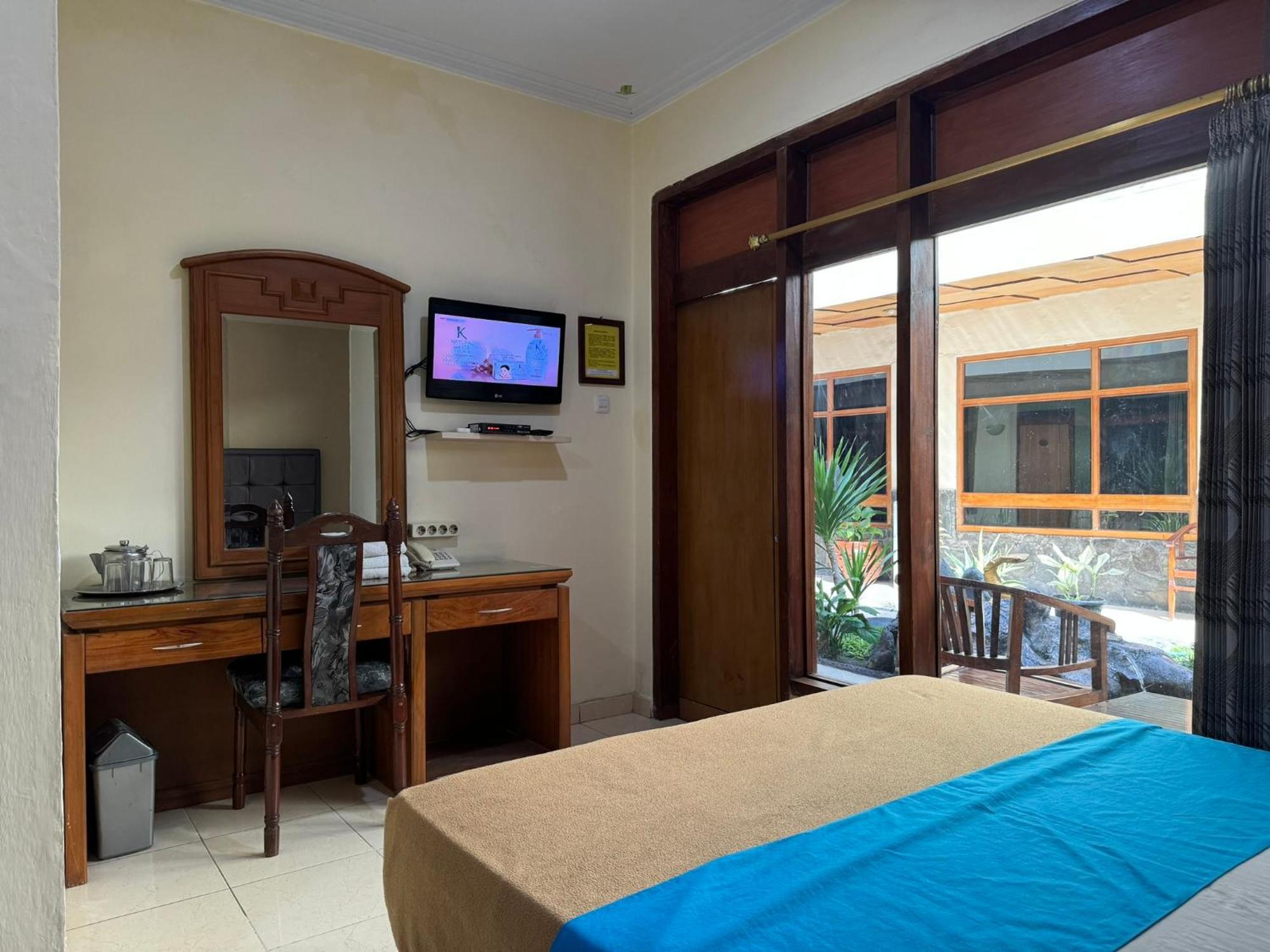 Hotel Priangan Cirebon Esterno foto