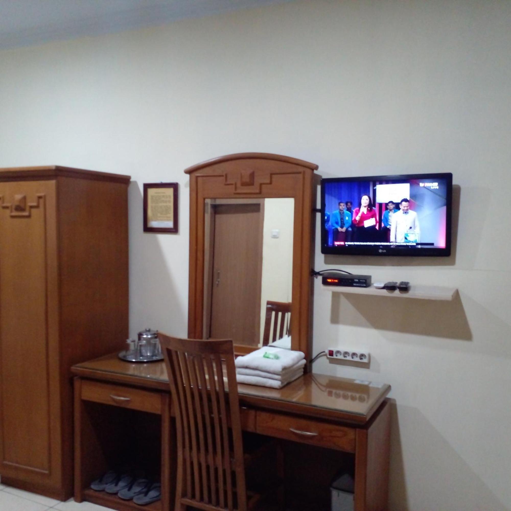 Hotel Priangan Cirebon Esterno foto