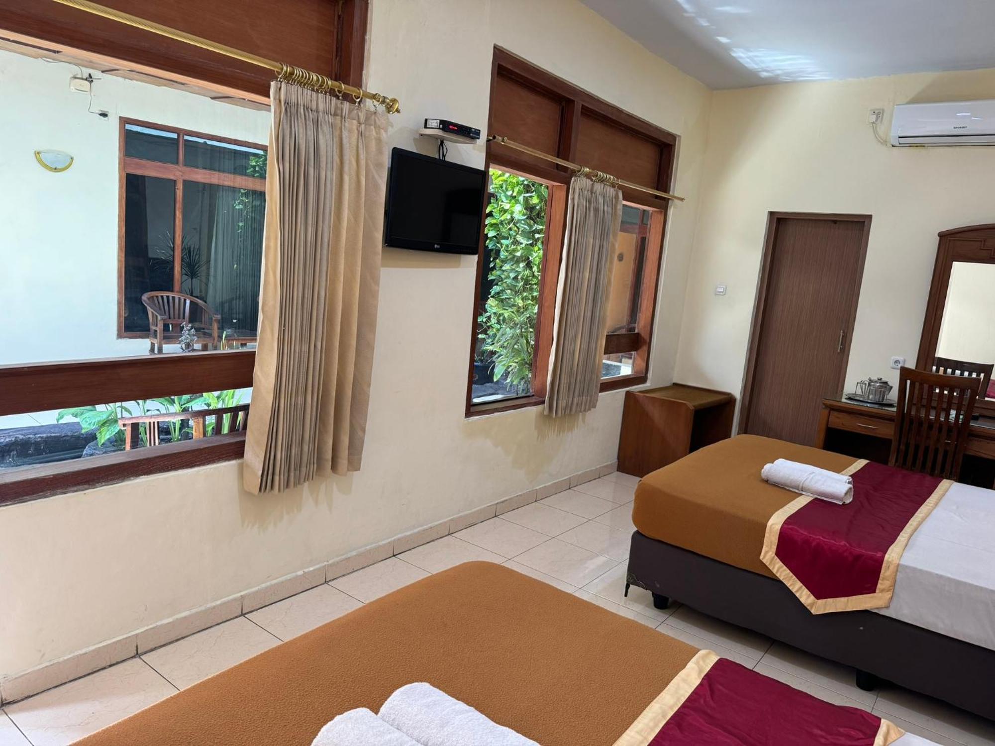 Hotel Priangan Cirebon Esterno foto