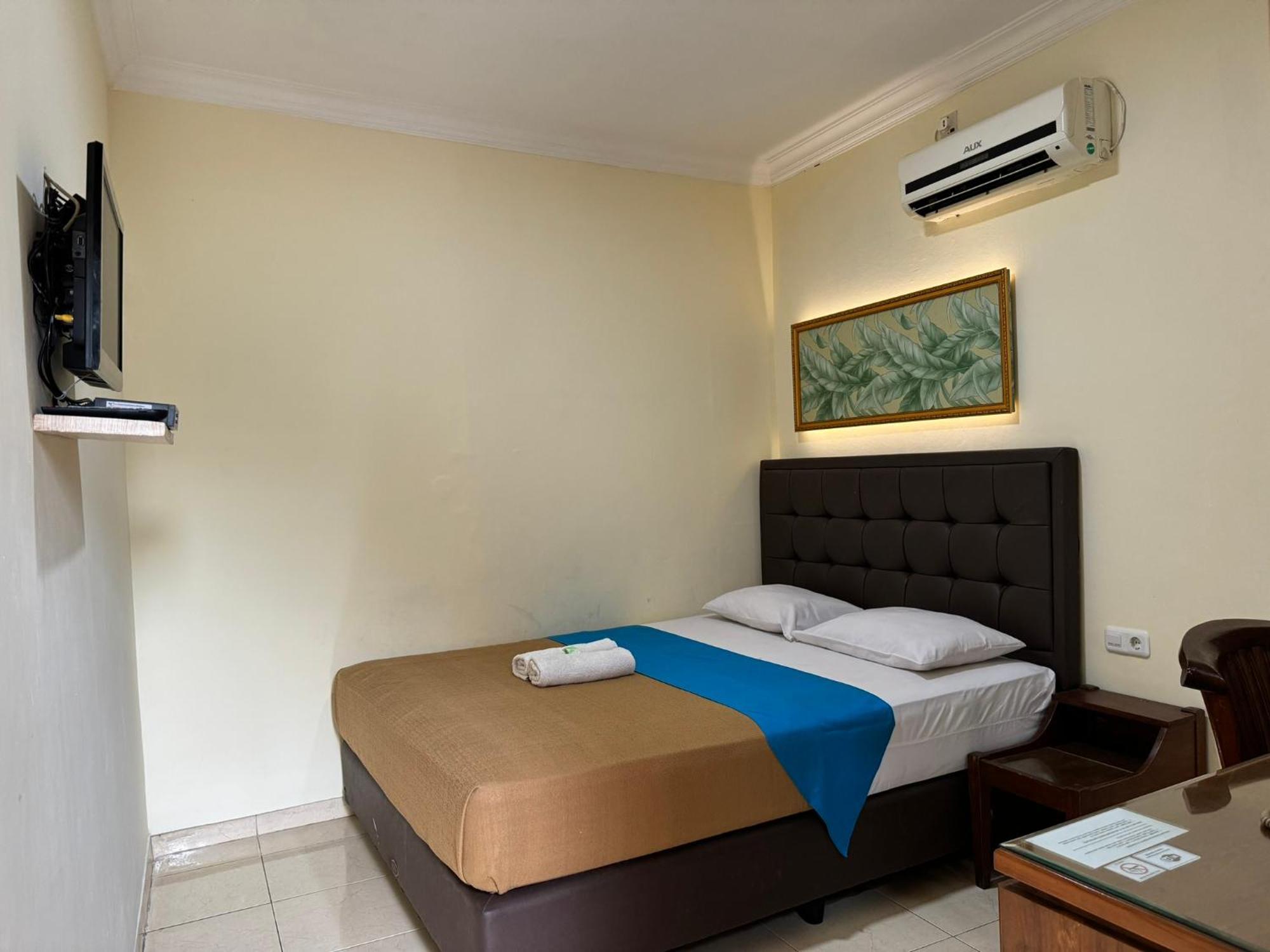 Hotel Priangan Cirebon Esterno foto