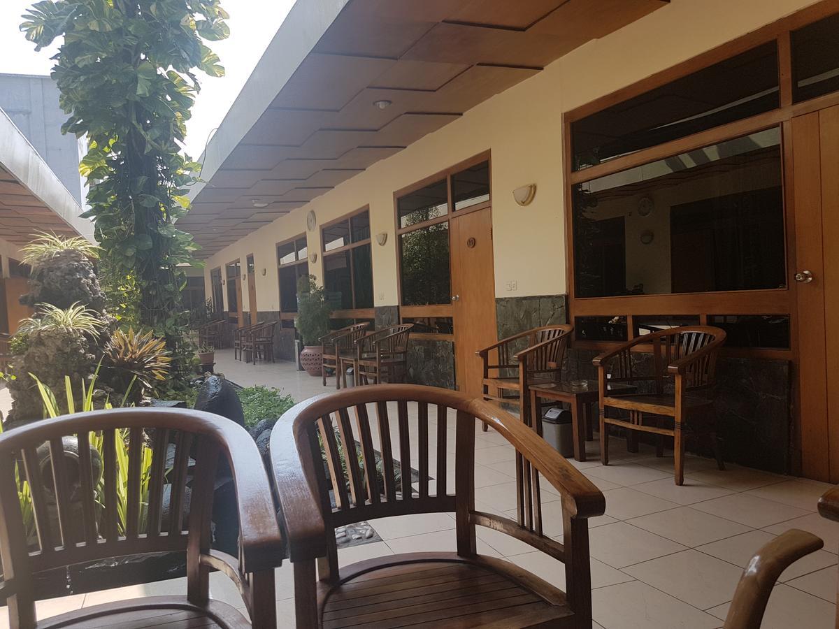 Hotel Priangan Cirebon Esterno foto
