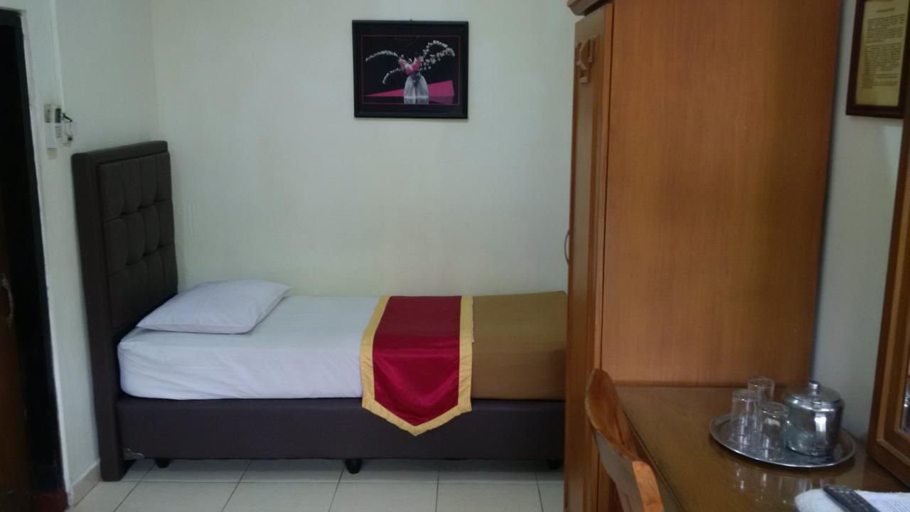 Hotel Priangan Cirebon Esterno foto