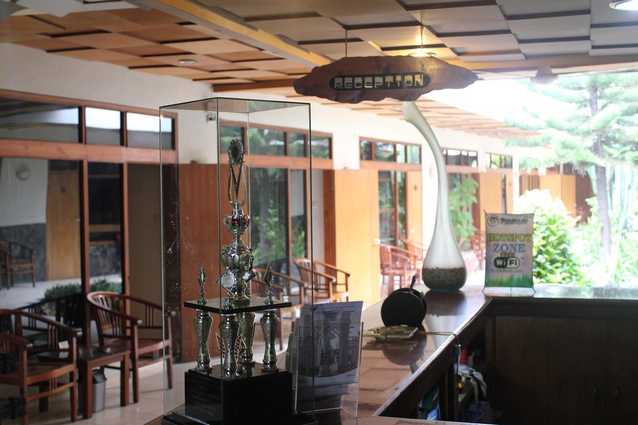Hotel Priangan Cirebon Esterno foto