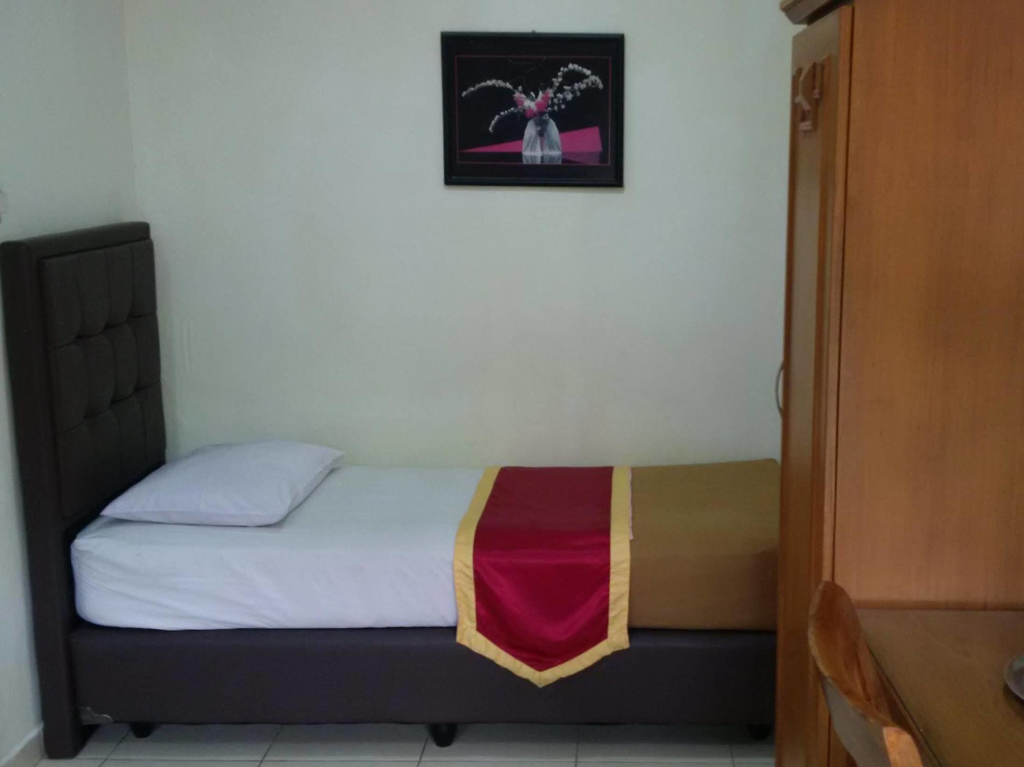 Hotel Priangan Cirebon Esterno foto