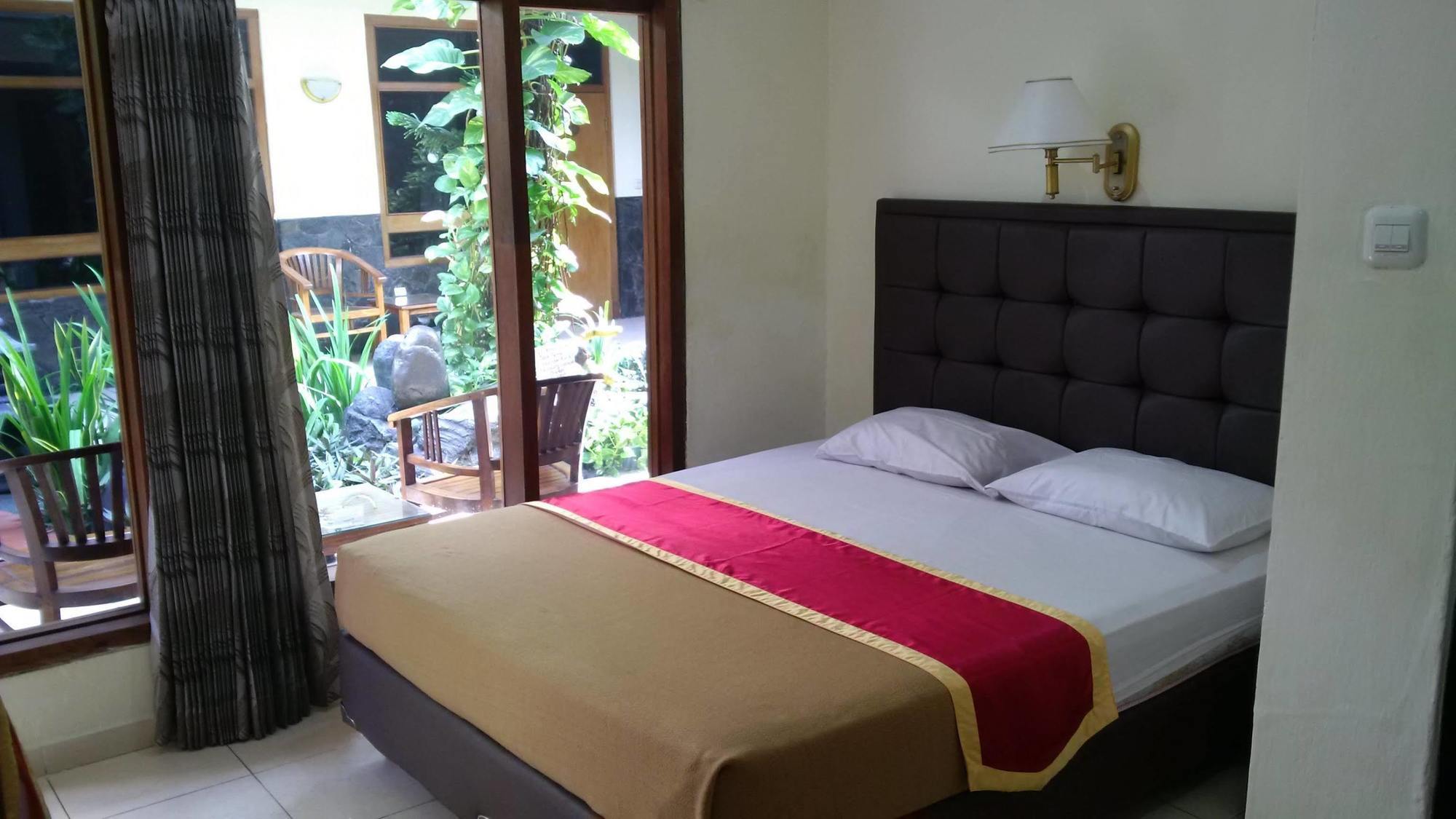 Hotel Priangan Cirebon Esterno foto